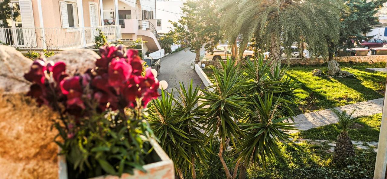 Knossos Apartments Палекастрон Екстериор снимка